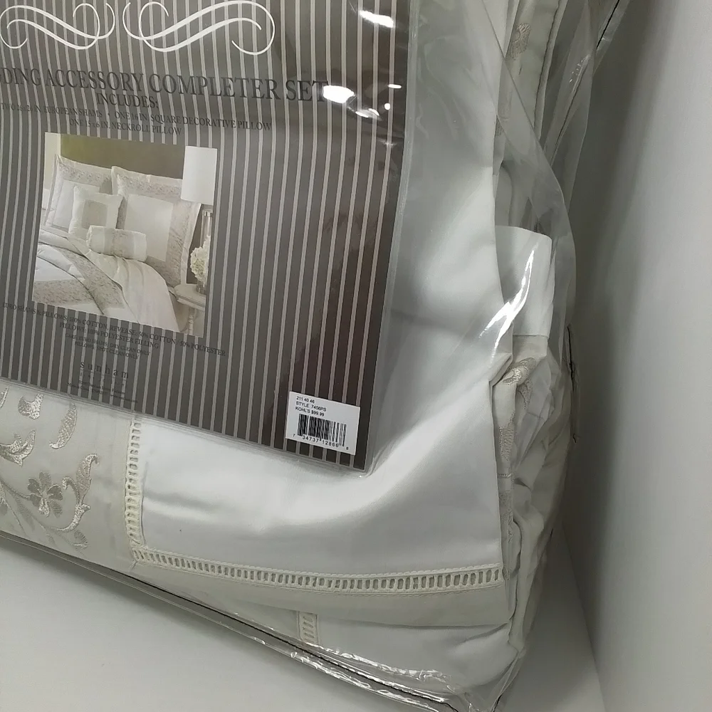 Bedding Accessory 4 Piece Pillow Set NEW